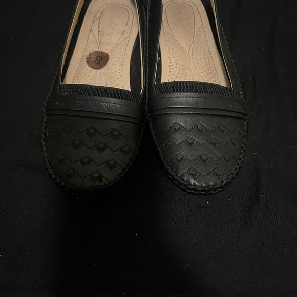 Elegant Black Women's Flats - Picture 1 of 5